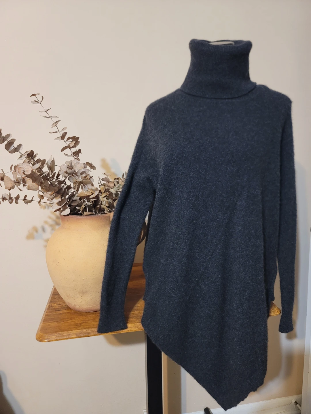 360 Cashmere Luxury Charcoal Sweater Sz M 100% Cashmere