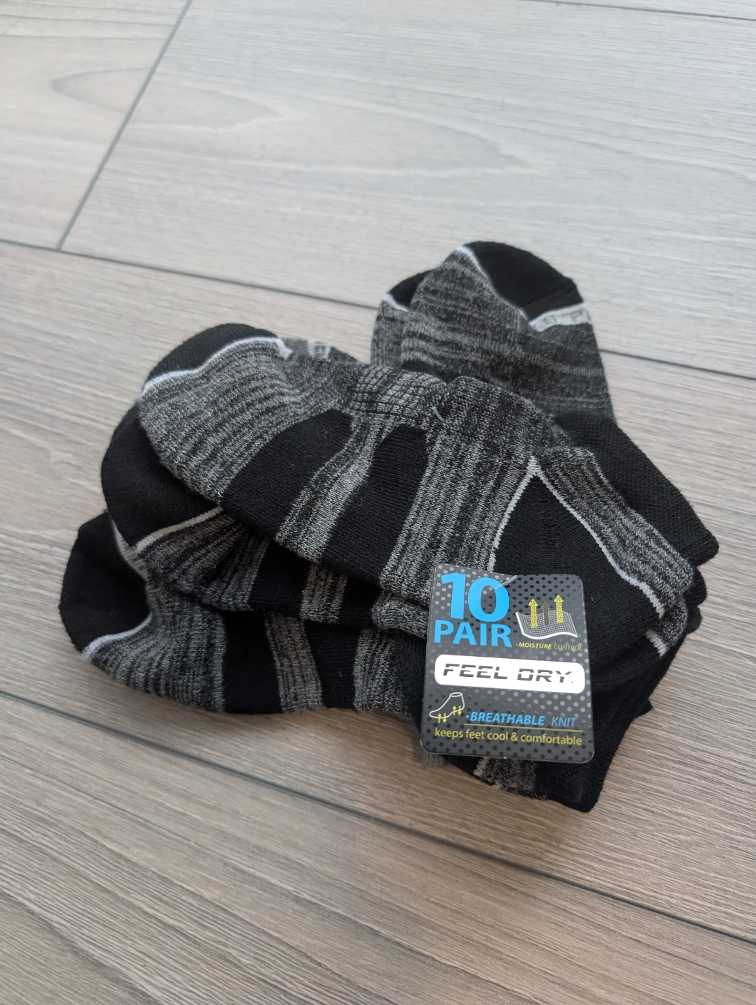 4 Pair Low Cut Crew Socks - Feel Dry & Breathable