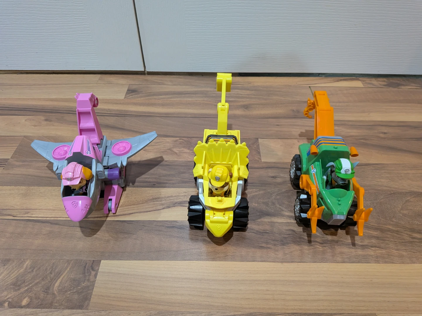 Paw Patrollers Skye, Zuma and Rubble with vehicles