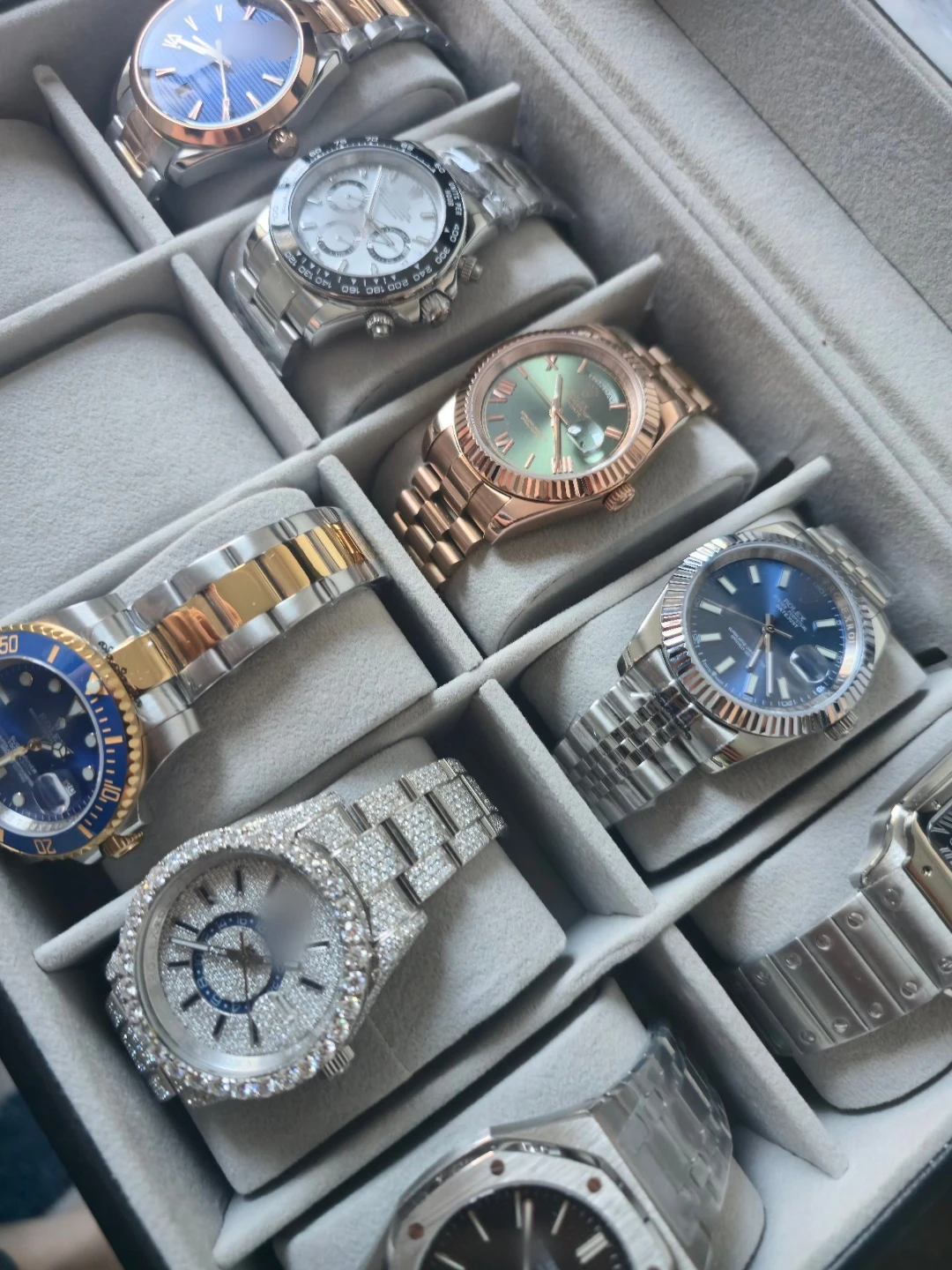 Mens luxury watches for sale! Comes with box and papers - photo 3