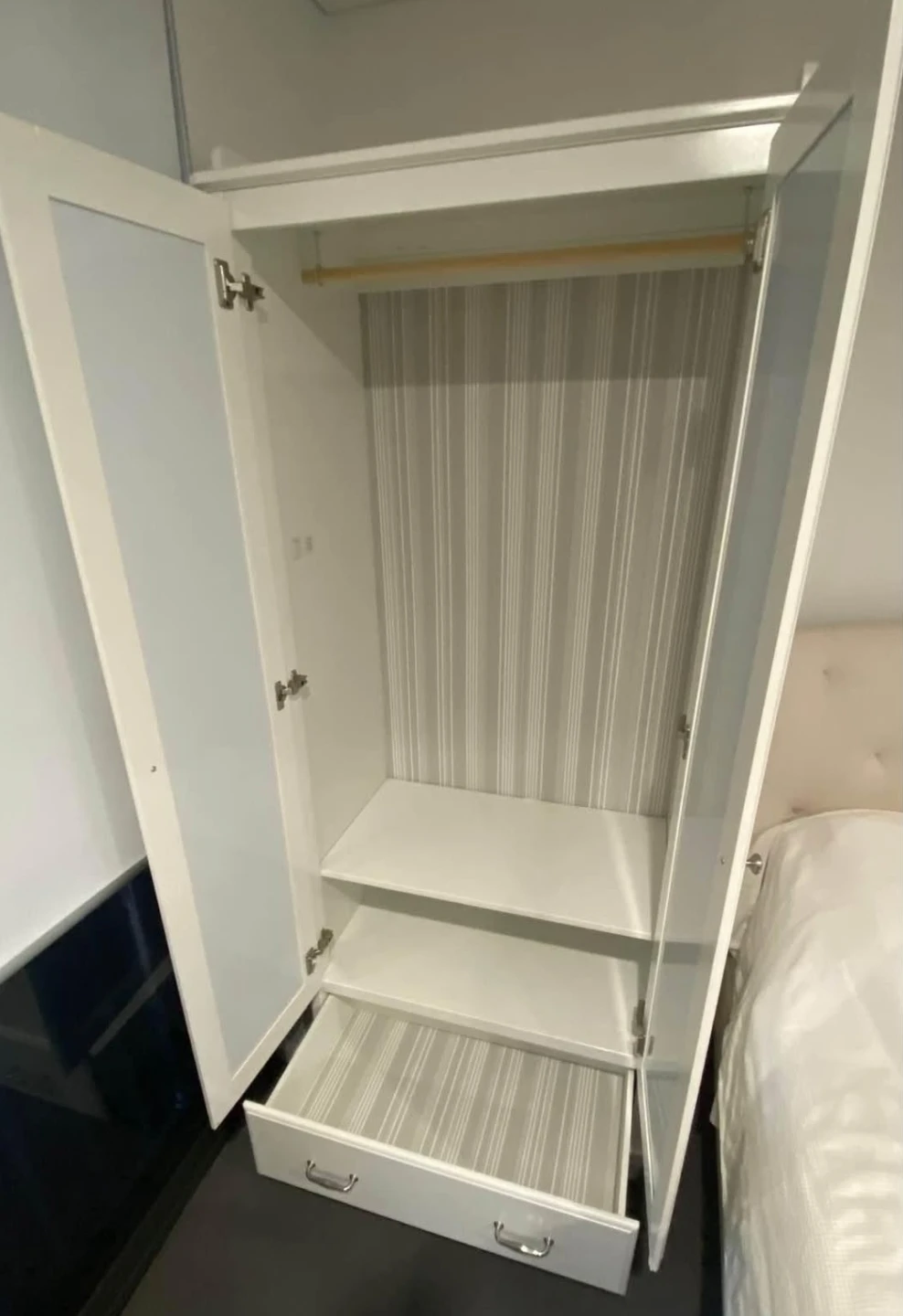 White Wardrobe with Mirror Doors - photo 2