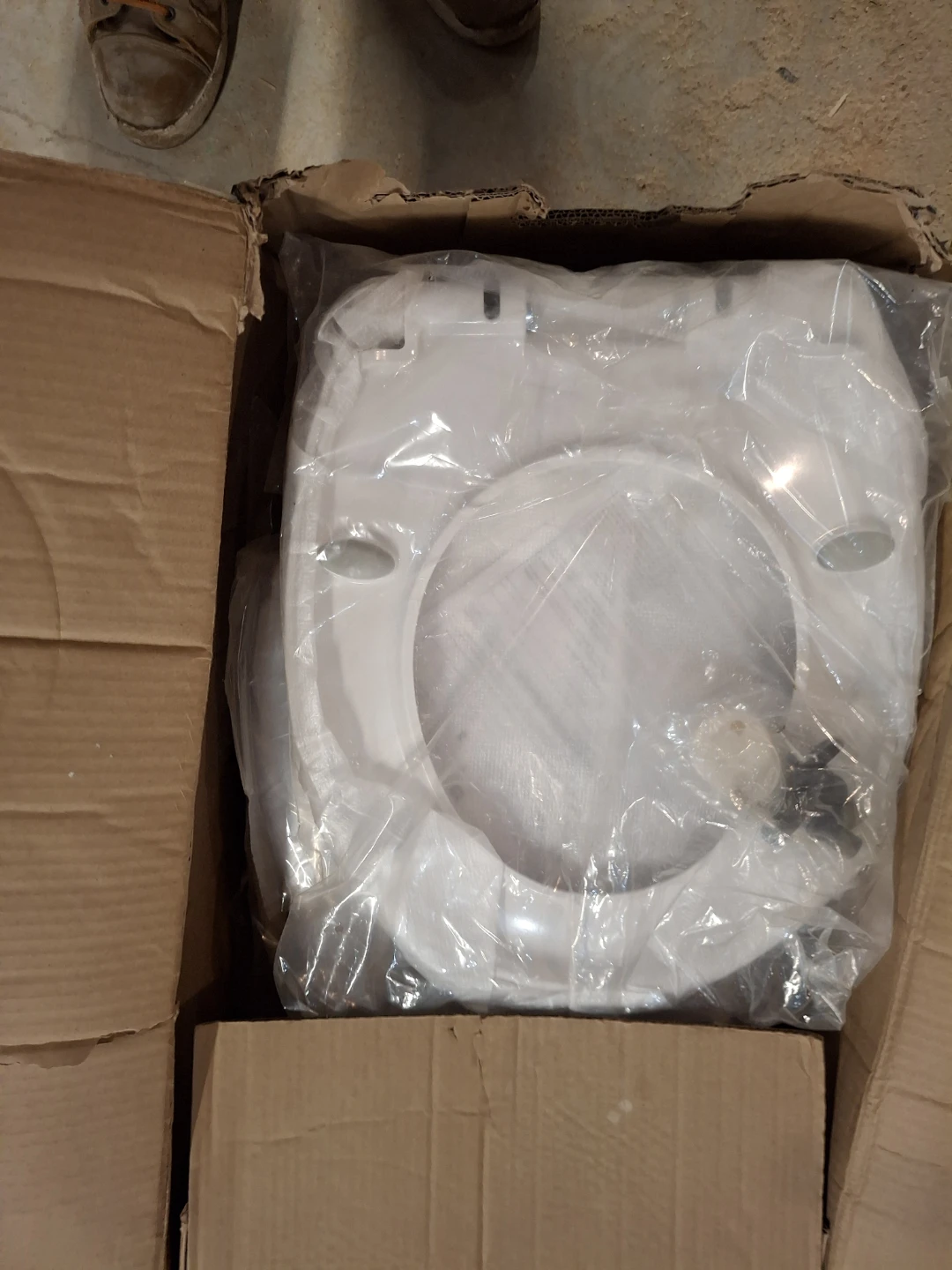 New Moen Shower Head(s) & toilet seats - photo 2