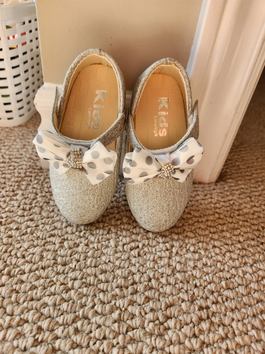 New Toddler girl Silver Glitter Shoes with Bow - photo 4