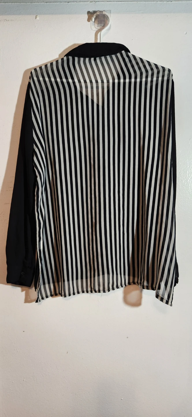 Black V-Neck Long Sleeve Top