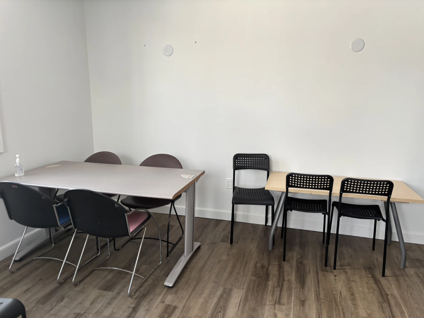 Office Furniture - Desks, Chairs, Cabinets