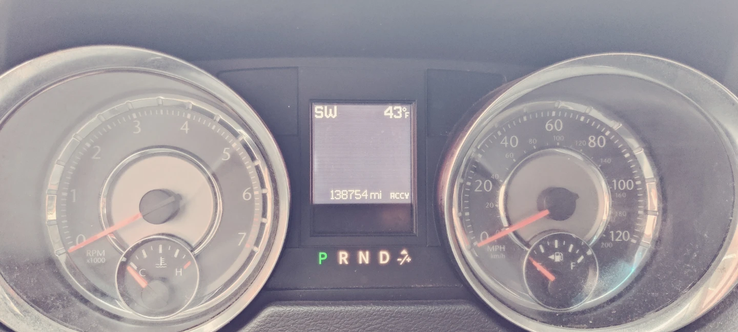 Used White 2014 Chrysler Town & Country - photo 4