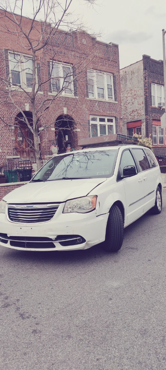 Used White 2014 Chrysler Town & Country