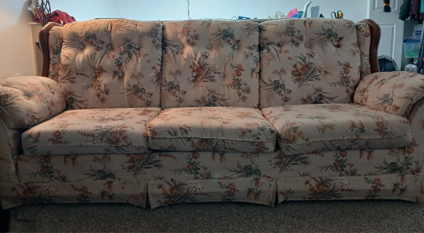 Floral Couch - photo 2