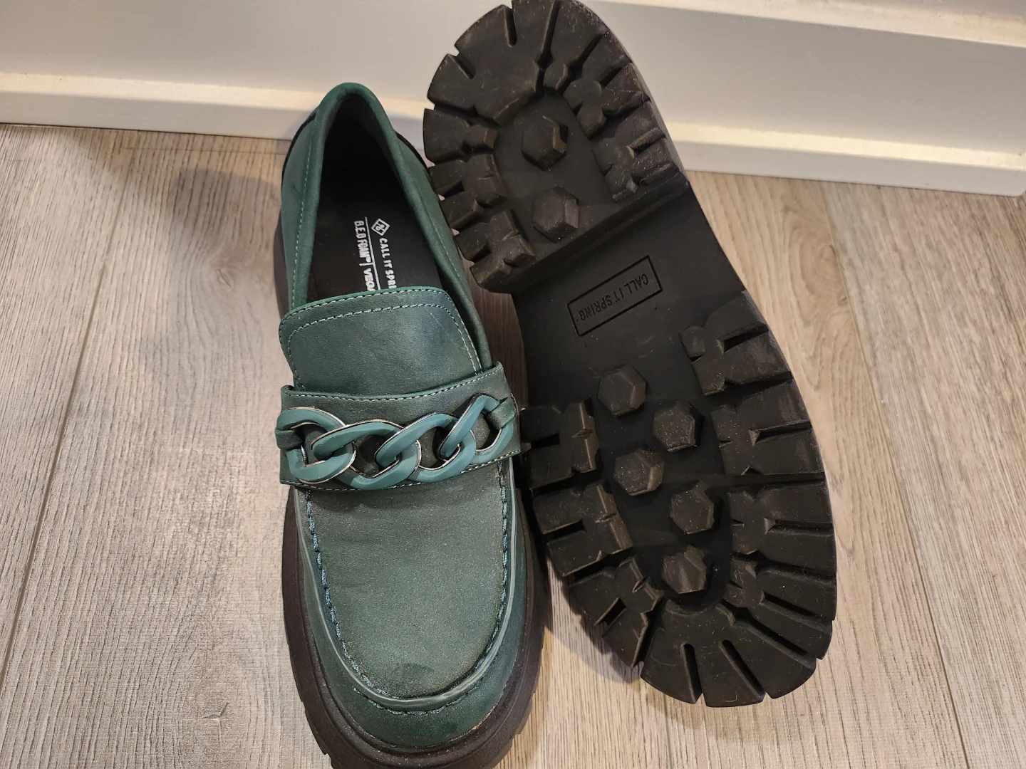 Call It Spring Women's Green Loafers with Chunky Chain Detail - photo 4
