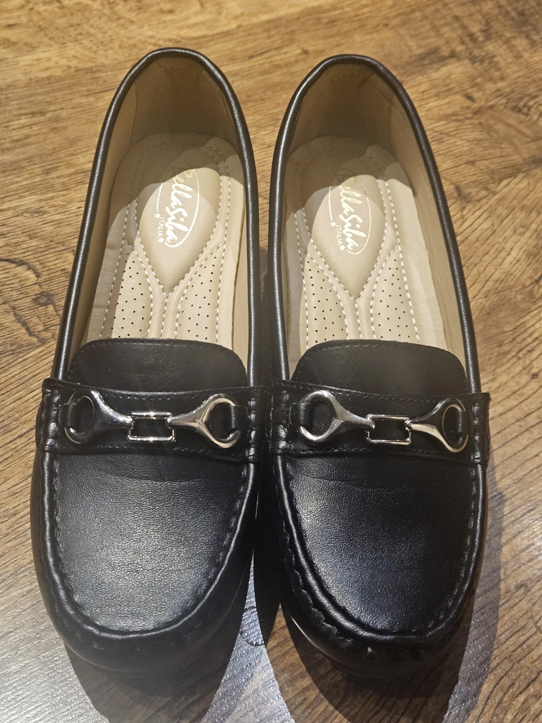 Women's  Black Leather Wedge Loafer- Size 8 🥕