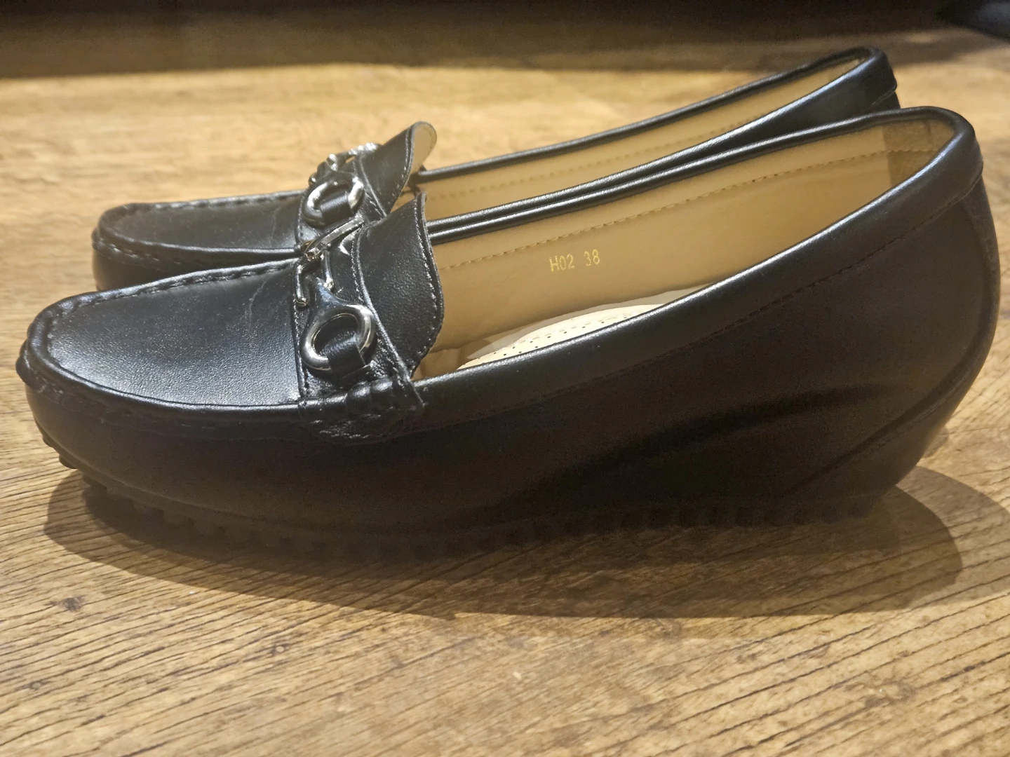 Women's  Black Leather Wedge Loafer- Size 8 🥕 - photo 2