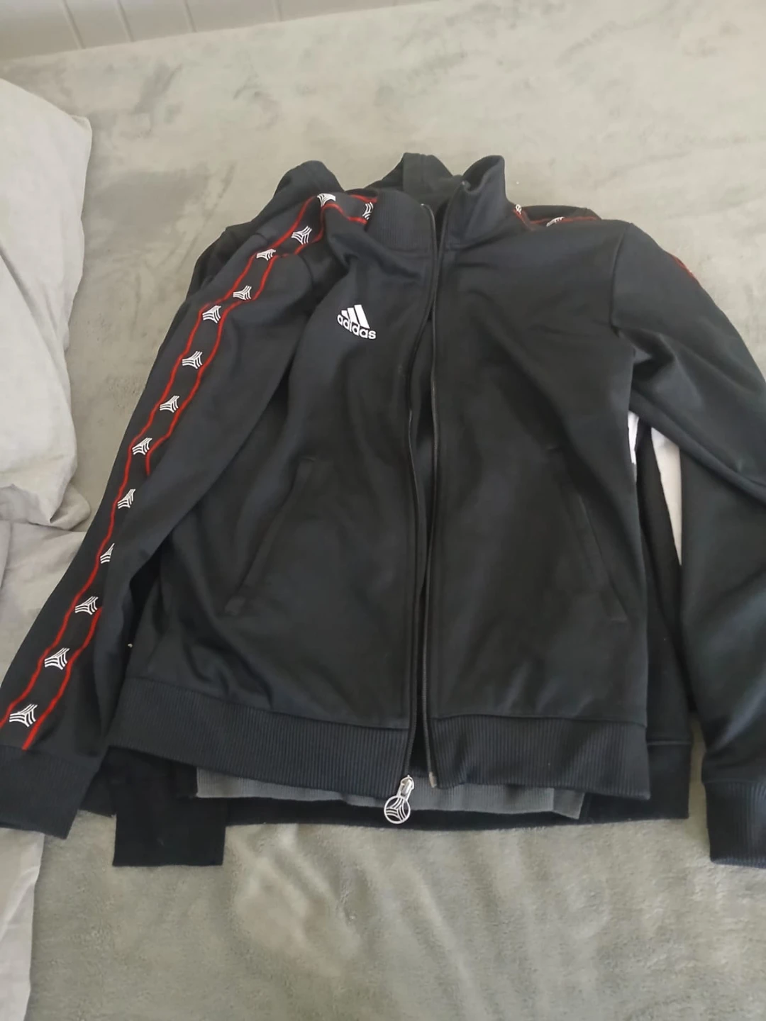 Bundle of 4 tops: hoodie, sweatshirt, jacket