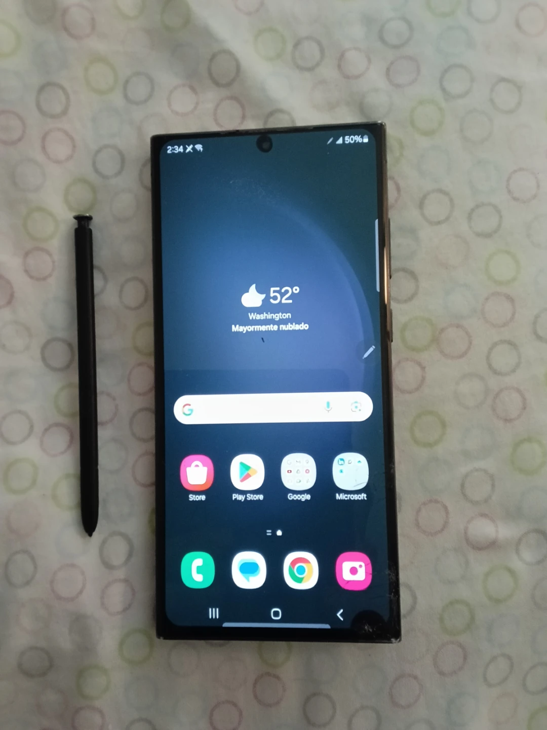 Samsung phone with cracked screen - photo 3