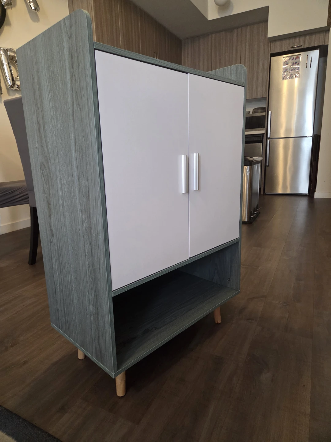 Shoe cabinet