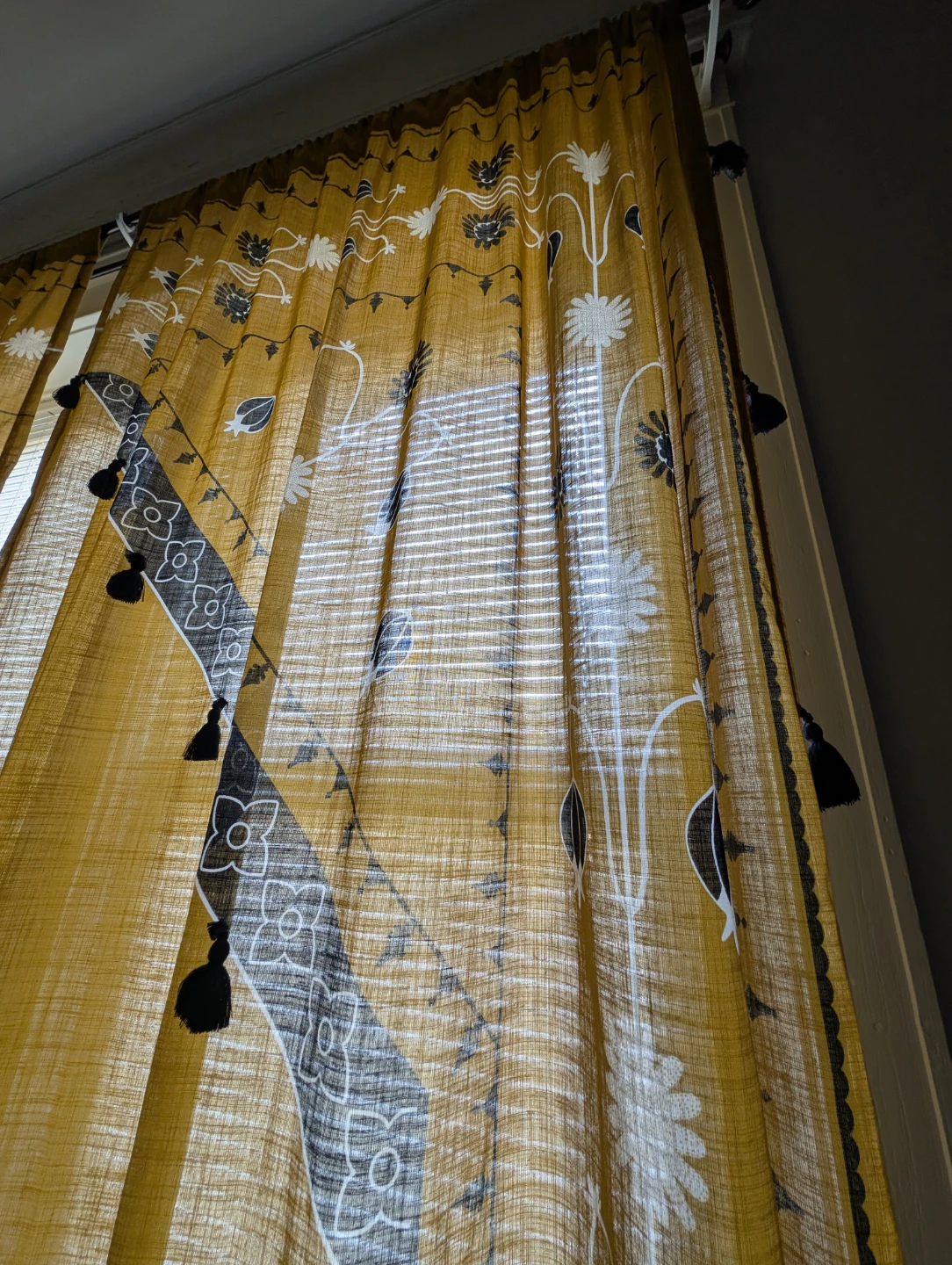 Floral Print Curtain with Tassels - photo 3