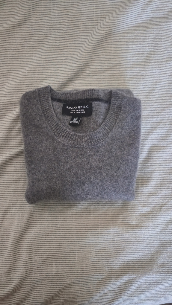 Banana Republic Cashmere Sweater - Grey, Large