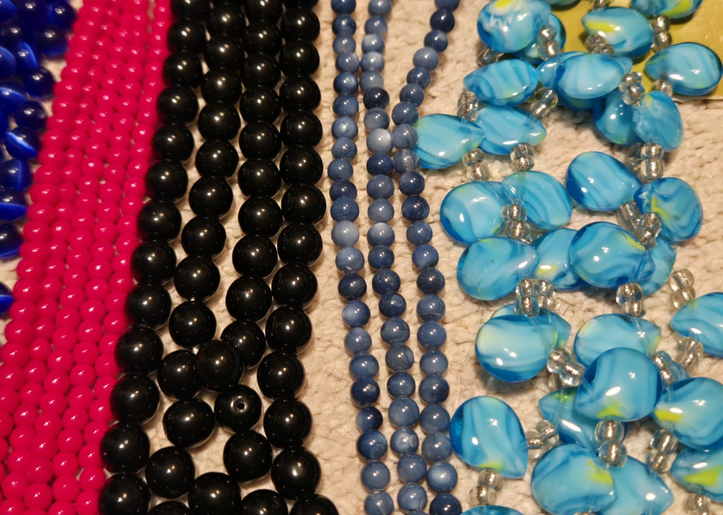 Lot of Assorted Bead Strands (Lot AE) - photo 3