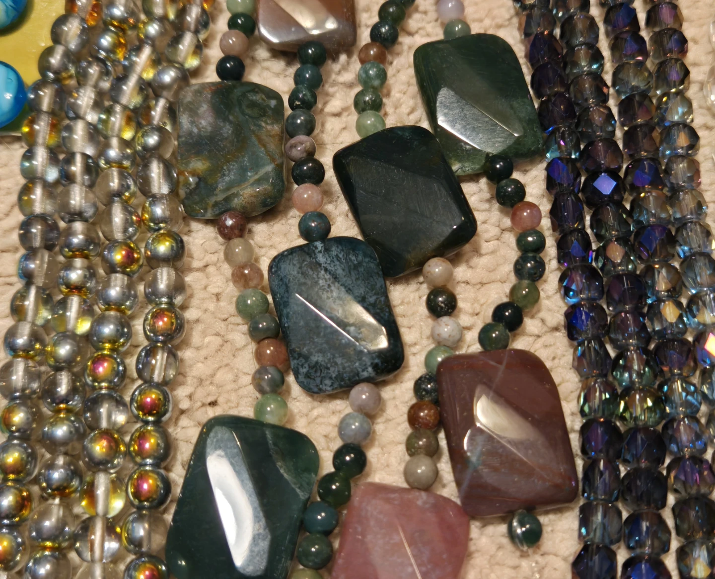Lot of Assorted Bead Strands (Lot AE) - photo 4