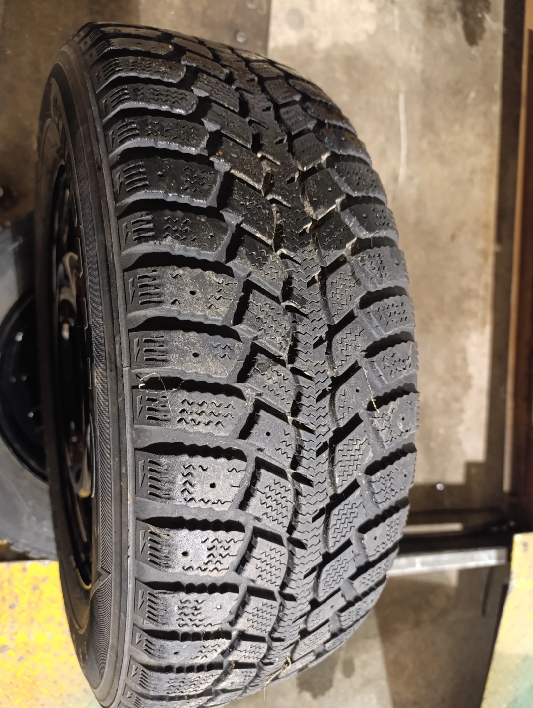 Set of Kumho Winter Tires 205/65R15 with rims - photo 2