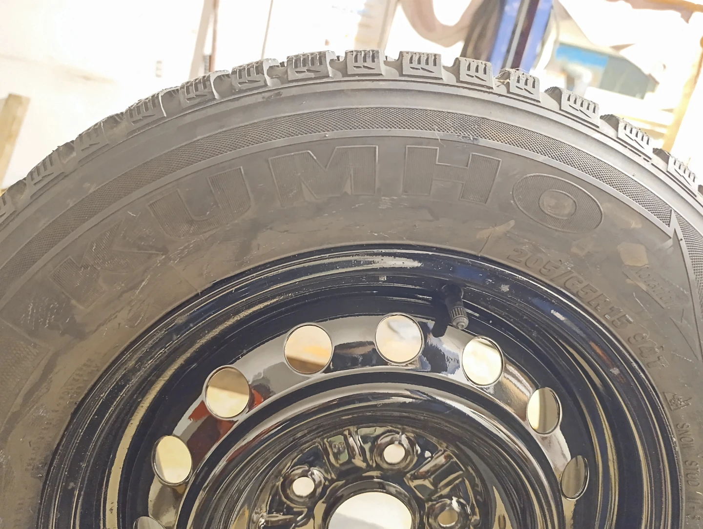 Set of Kumho Winter Tires 205/65R15 with rims - photo 3