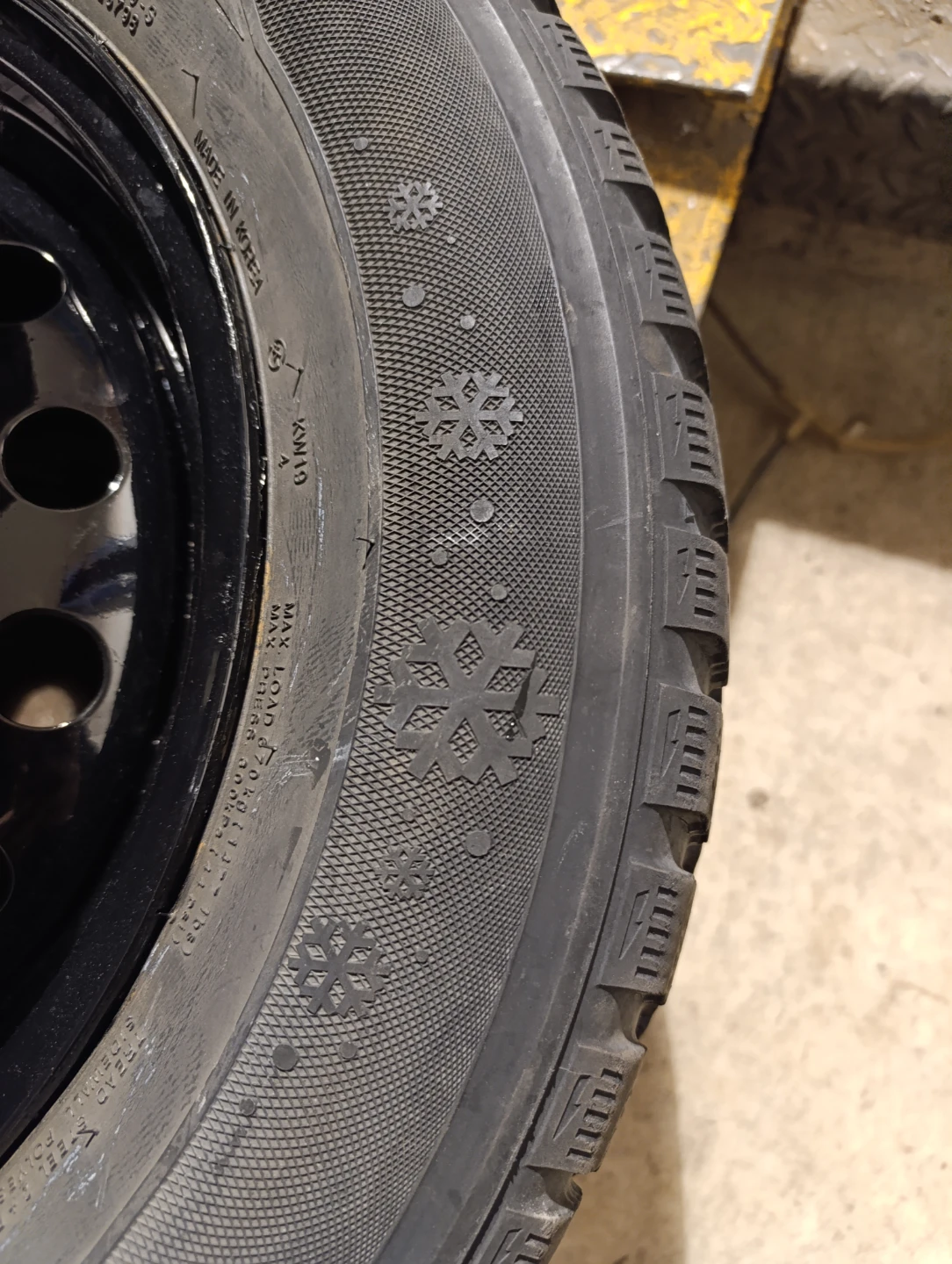Set of Kumho Winter Tires 205/65R15 with rims - photo 5