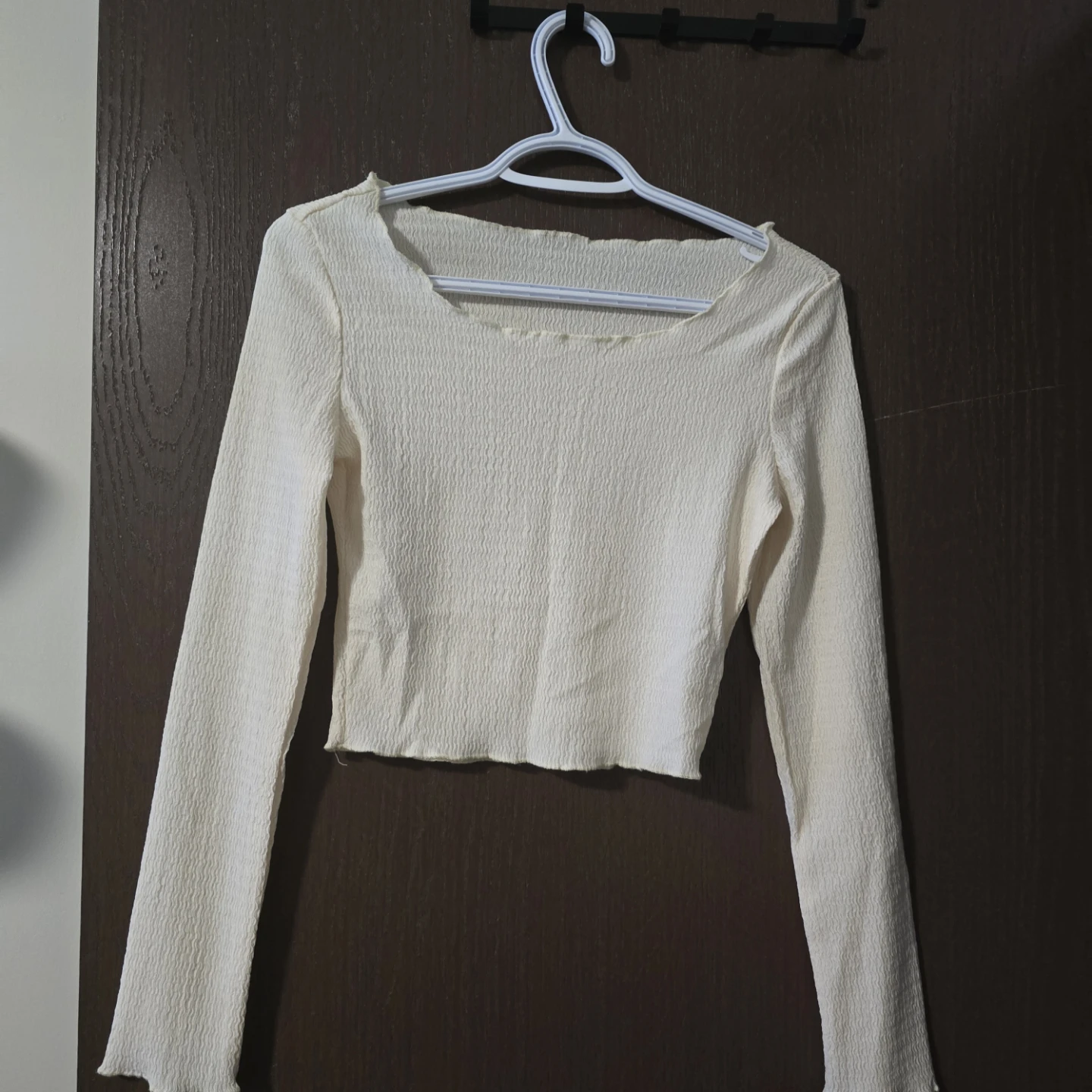 SHEIN White Textured Long Sleeve Cropped Top