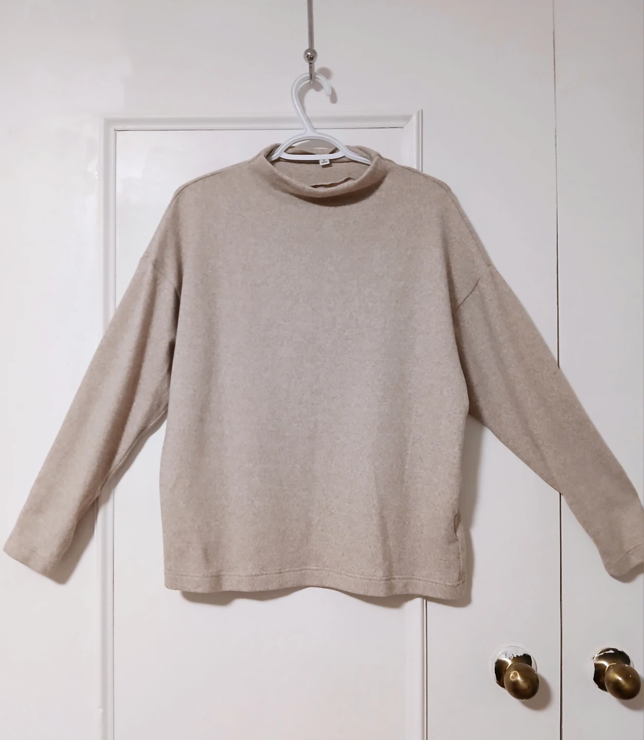 Men Medium Uniqlo Beige Sweater