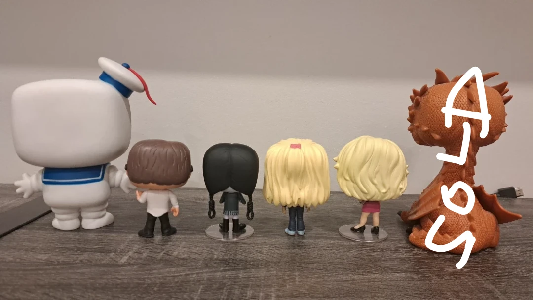 👓 McLovin' 👱🏻‍♀️ Bundy 🐲 Smaug 👧🏻 Wednesday 👻 Stay-Puft 🎡 Rose - photo 3