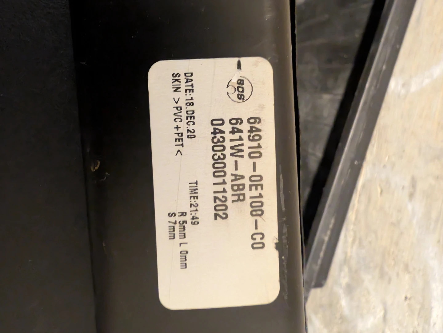 BOS 64910-0E100-CO Cargo Cover