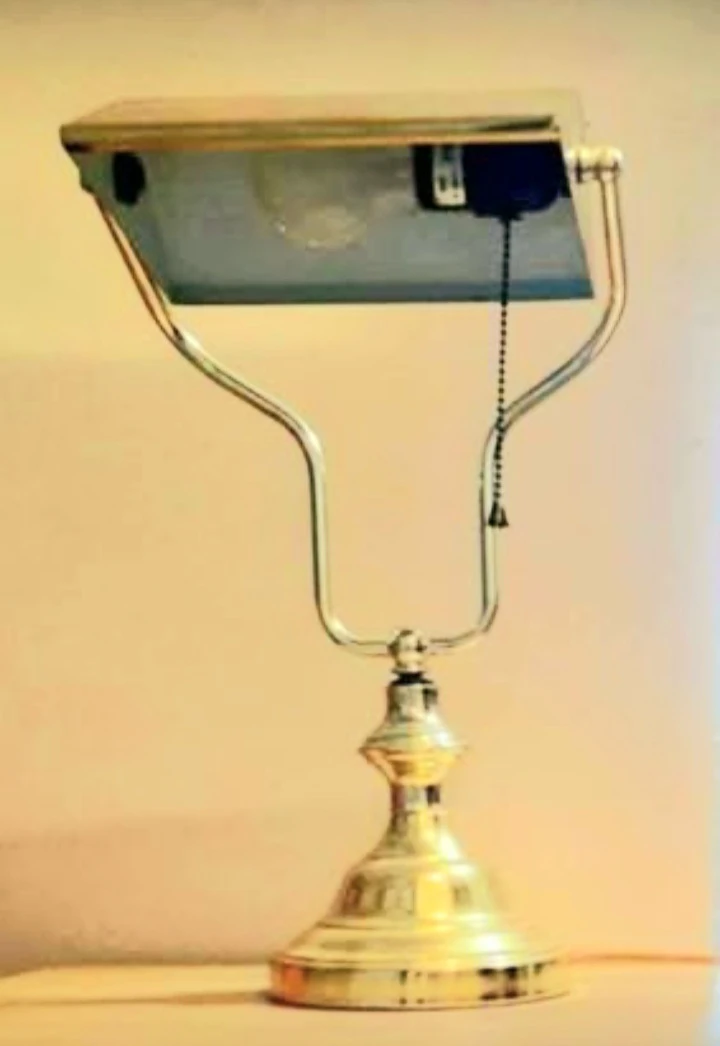 Polished Brass Banker Lamp - photo 2