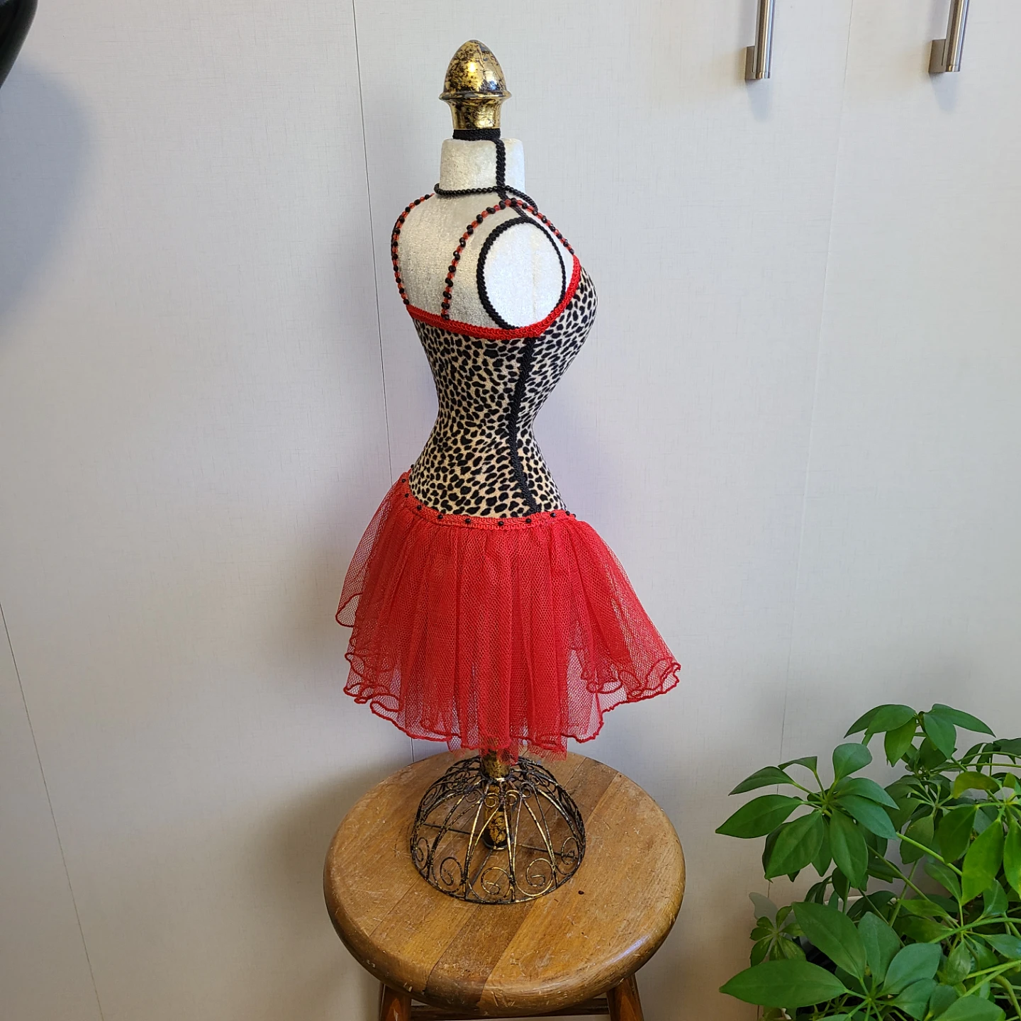 Leopard Print Bust Display Mannequin with Red Tulle Skirt - photo 4
