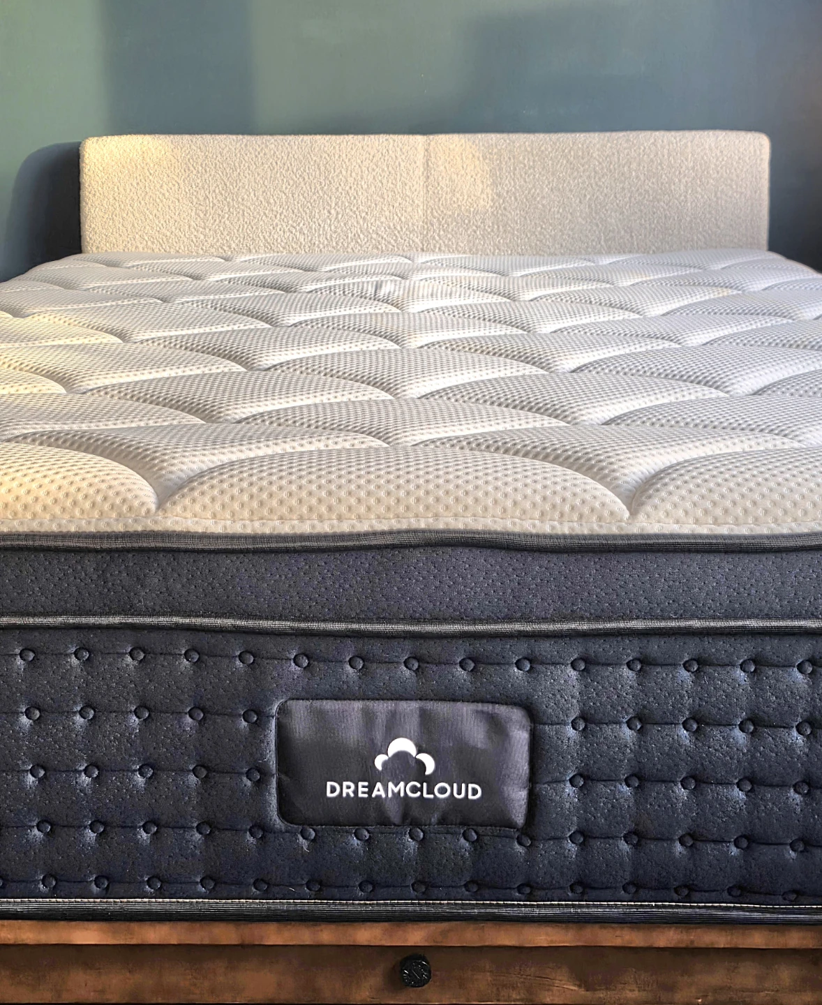 DreamCloud Premier Hybrid Queen Mattress (Excellent Condition) - photo 3