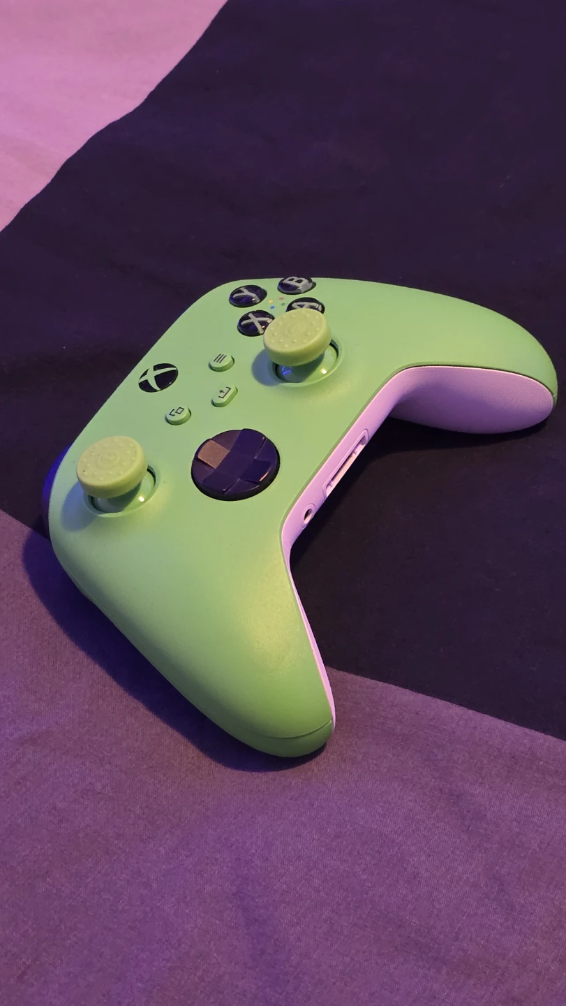 Xbox Wireless Controller – Velocity Green - photo 2