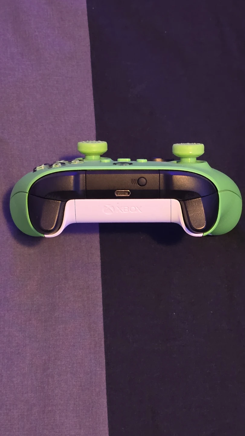 Xbox Wireless Controller – Velocity Green - photo 4