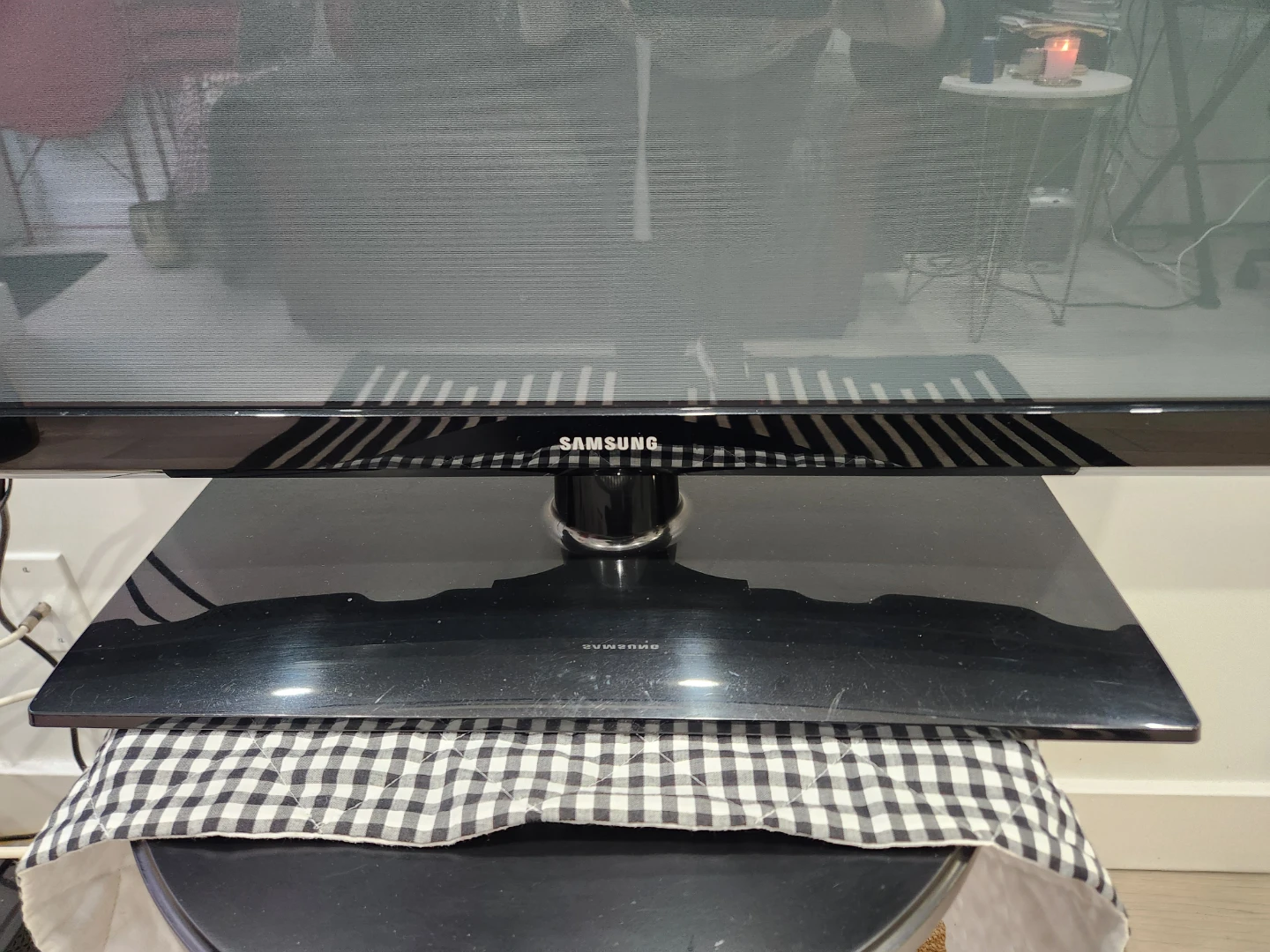 Samsung 46 inch Flat Screen TV - photo 2