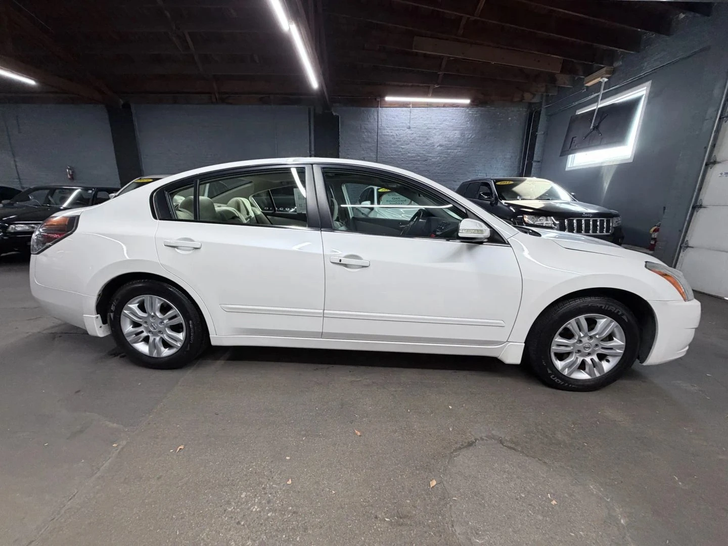 **2010 NISSAN ALTIMA** LOW MILEAGE •. RUNS GREAT - photo 5