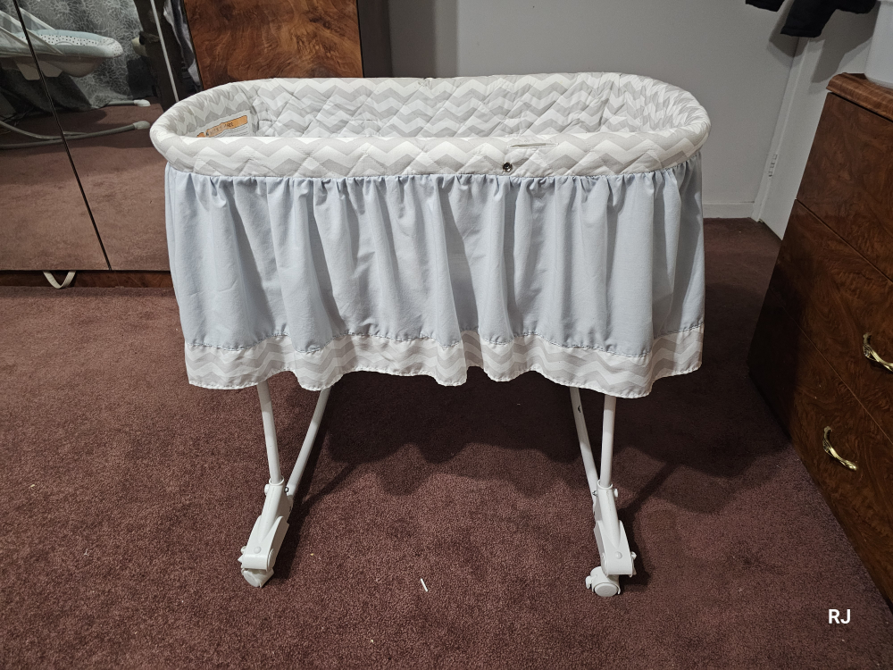 Halo BassiNest Swivel Sleeper Bassinet