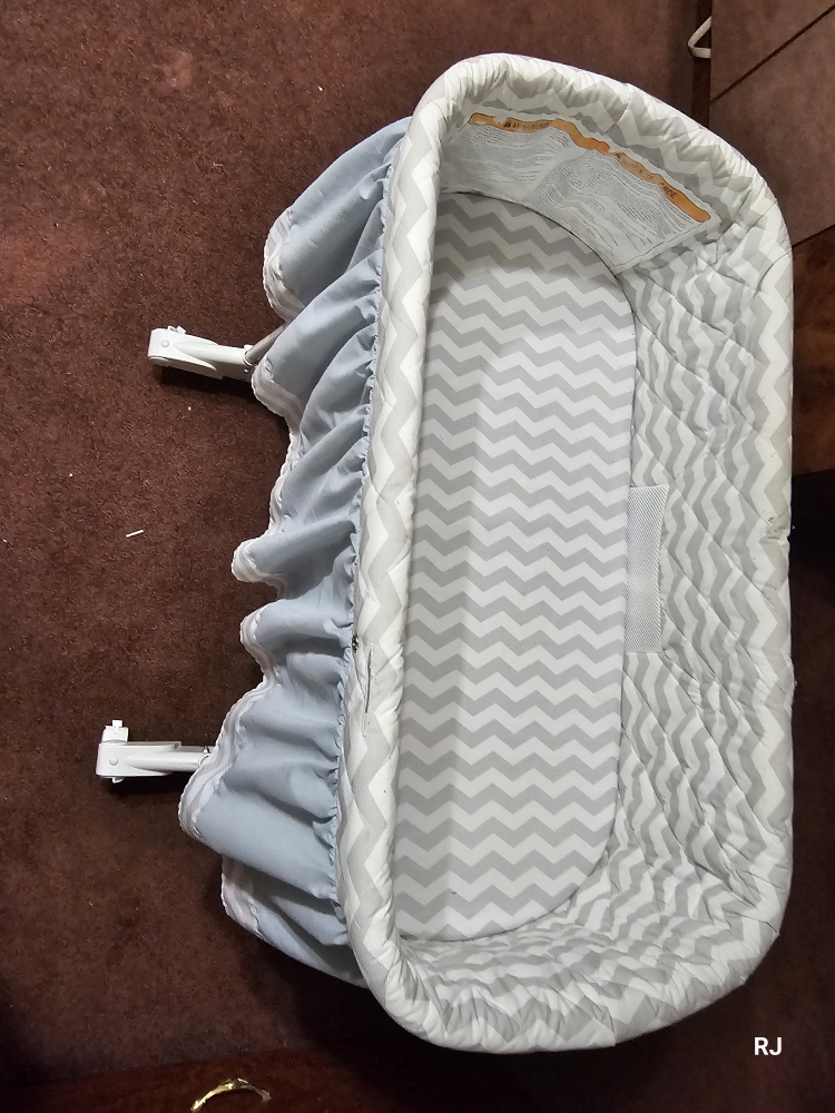 Halo BassiNest Swivel Sleeper Bassinet - photo 2