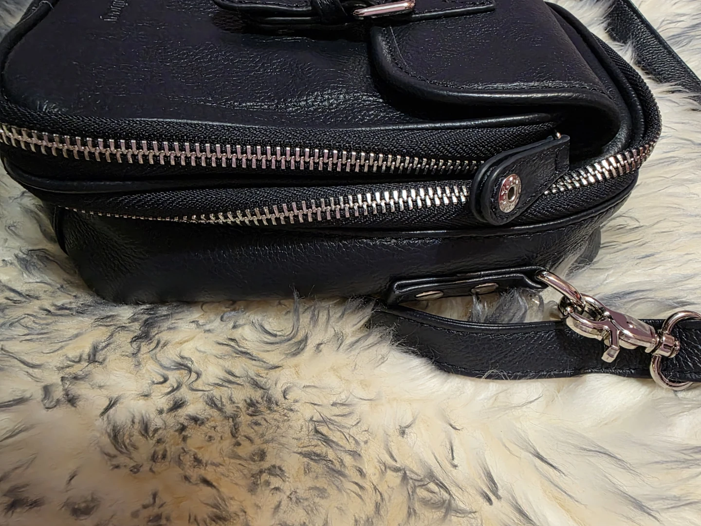 Minooy Navy Leather Crossbody Bag - photo 2