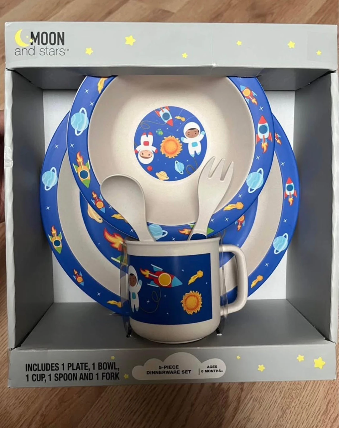 Moon and Stars 5-Piece Dinnerware Set - New in Box!🥕