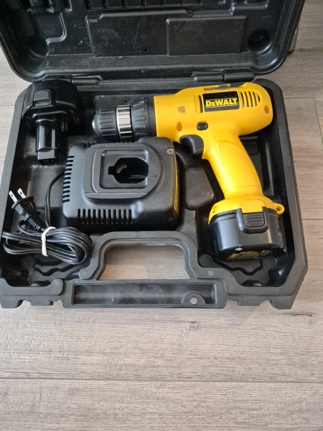 DeWalt Cordless Drill with Charger and Case - photo 3