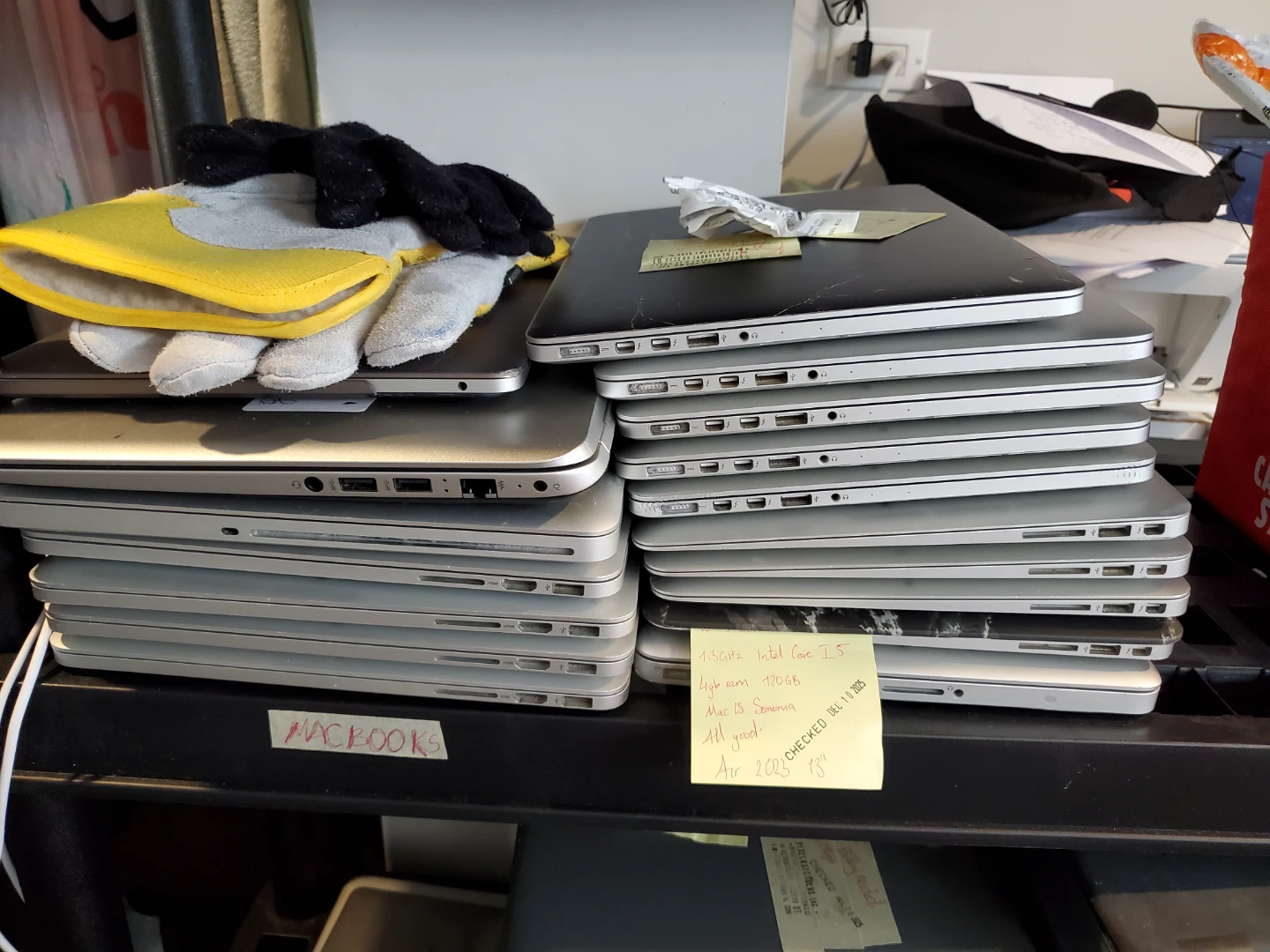 MacBook Air, MacBooks pro, pro retina 13" and 15" available