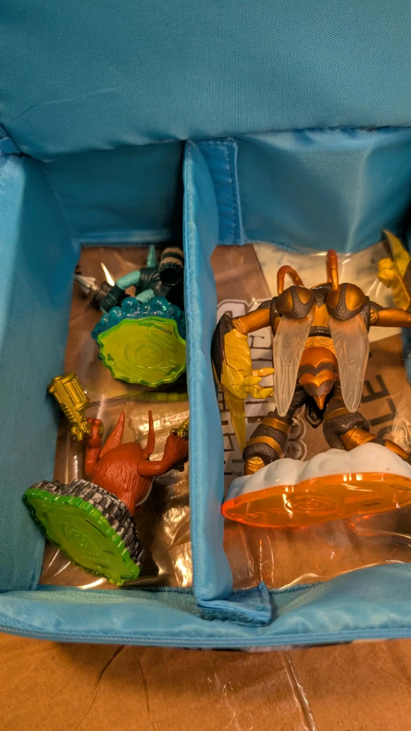 Skylanders Character Figures with bags Lot - photo 2