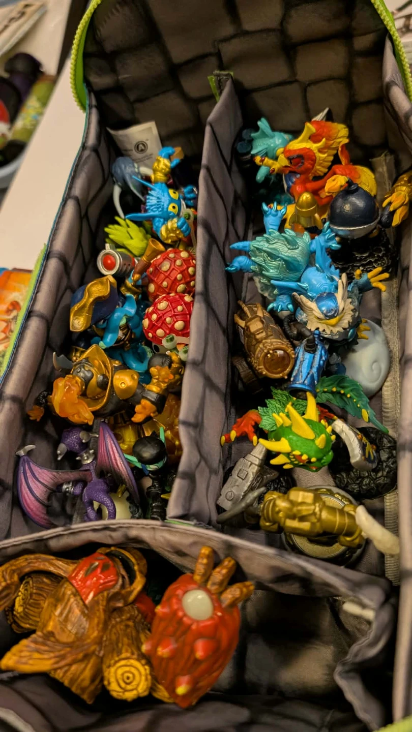Skylanders Character Figures with bags Lot - photo 3