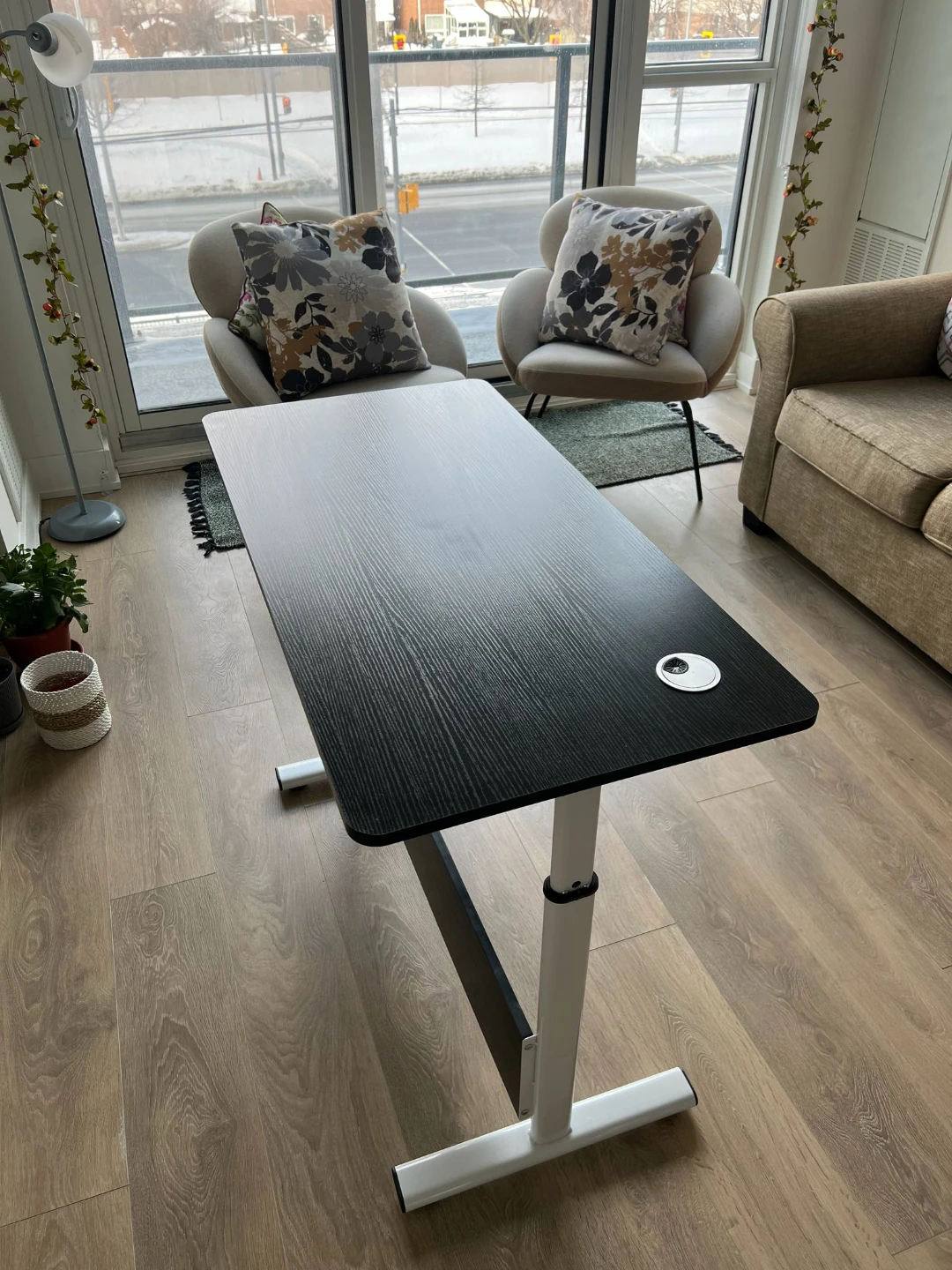 Desk - Black & White