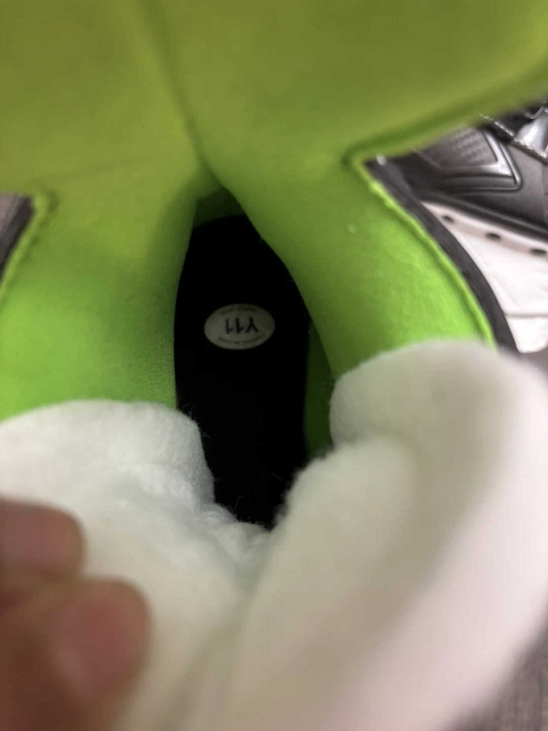 Bauer Youth Ice Skates - Size Y11 - photo 3