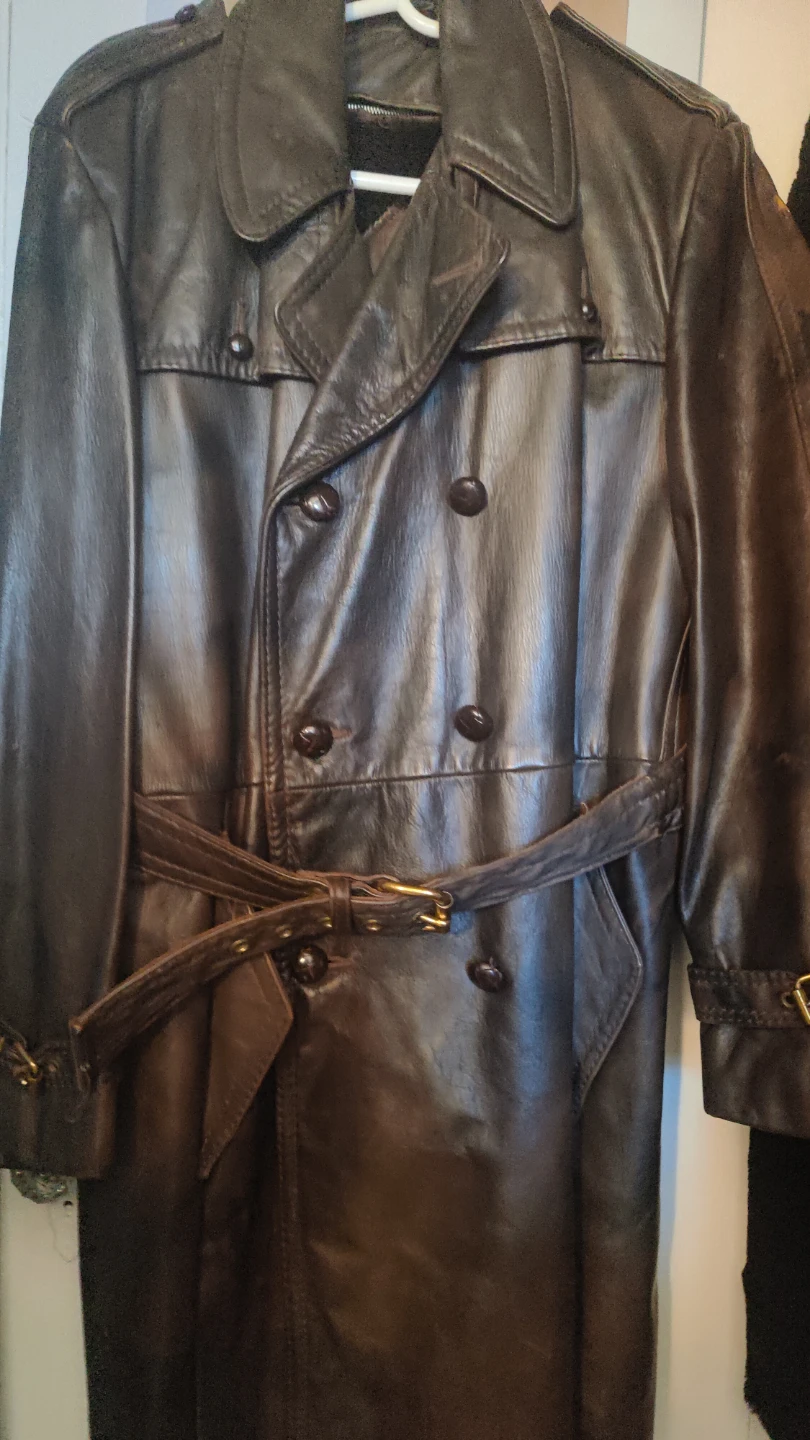 Darkest brown, VINTAGE 60 + Yr. old, LEATHER COAT. - photo 5