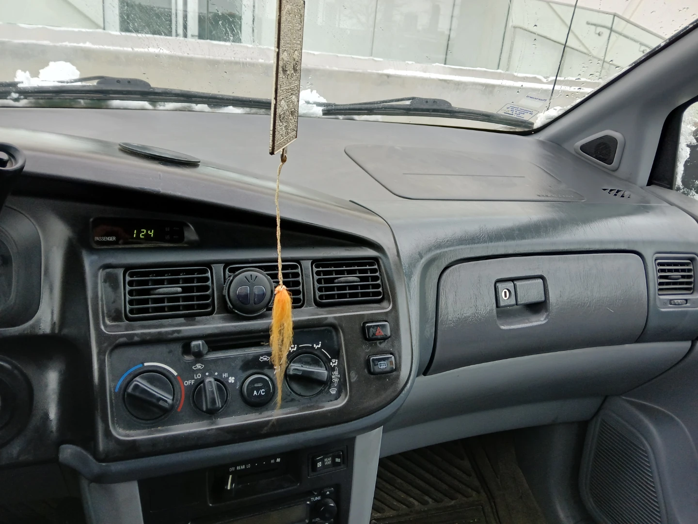2000 Toyota Sienna LE - photo 2
