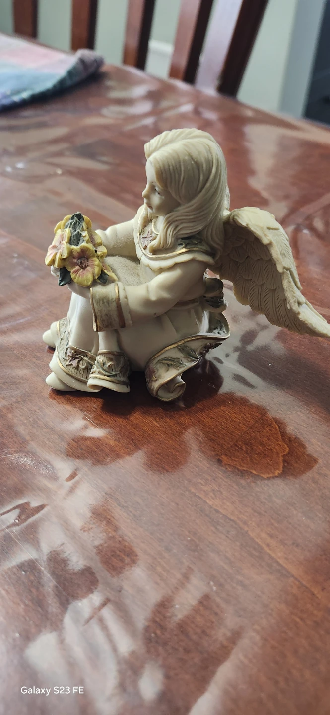 Angel Figurine with Flowers - photo 3