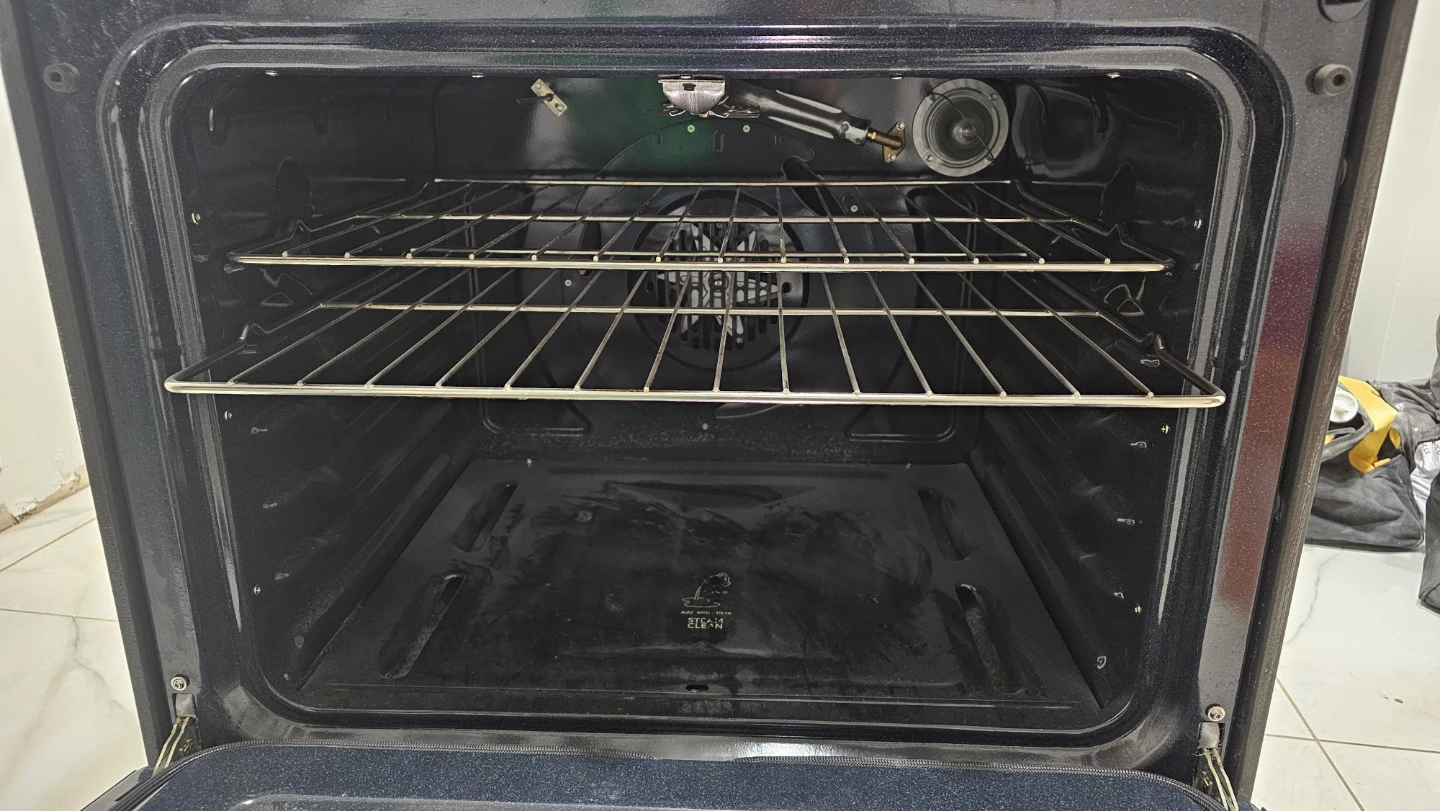 GE Stainless Steel Gas Range - photo 2